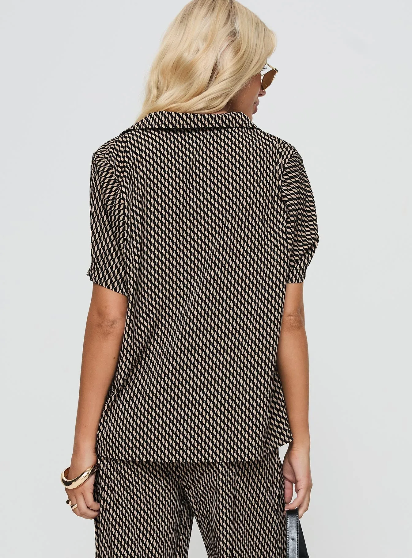 Begonia Shirt Beige / Black